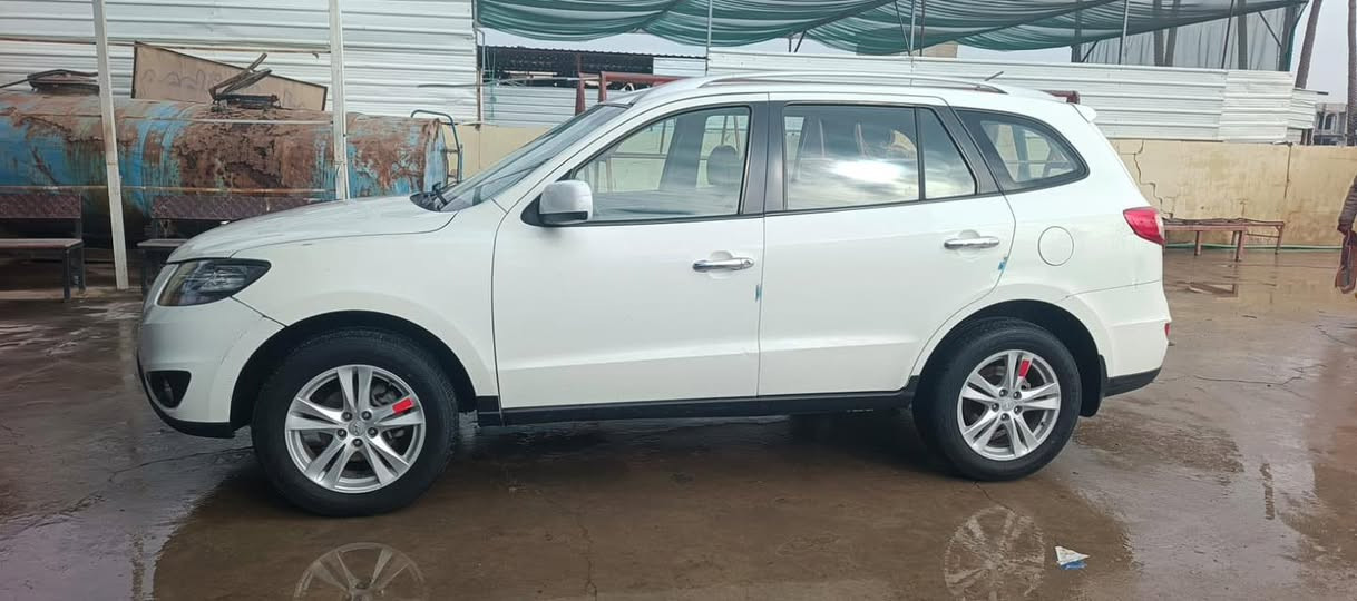 سلام عليكم
للبيع او مراوس سنتافي ٢٠١٠ شكل ١٢ 
٦ سلندر محرك ٣.٥ 
سبع راكب 
صدر جديد 
كير محرك جديد 
تايرات جديدة 
سيارة بيها صبغ مكانات ابيع حزام 
#سونار #موجود 
 مكان سيارة ديالى دلي عباس سراجق 
لسعر ١٢٠ وبيها مجال 
***********
