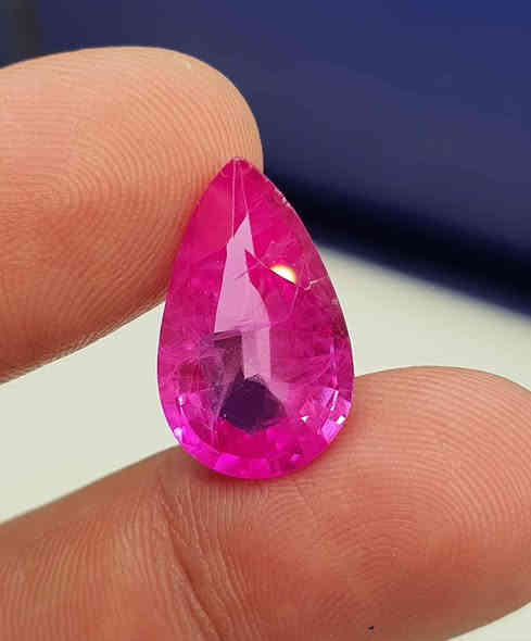 ماشاءالله…ياقوت هندي طبيعي اصلي شبيه البورمي وزن 11 قيراط حجم 2 سم صلادة 9 درجات السعر 90 الف ***********
