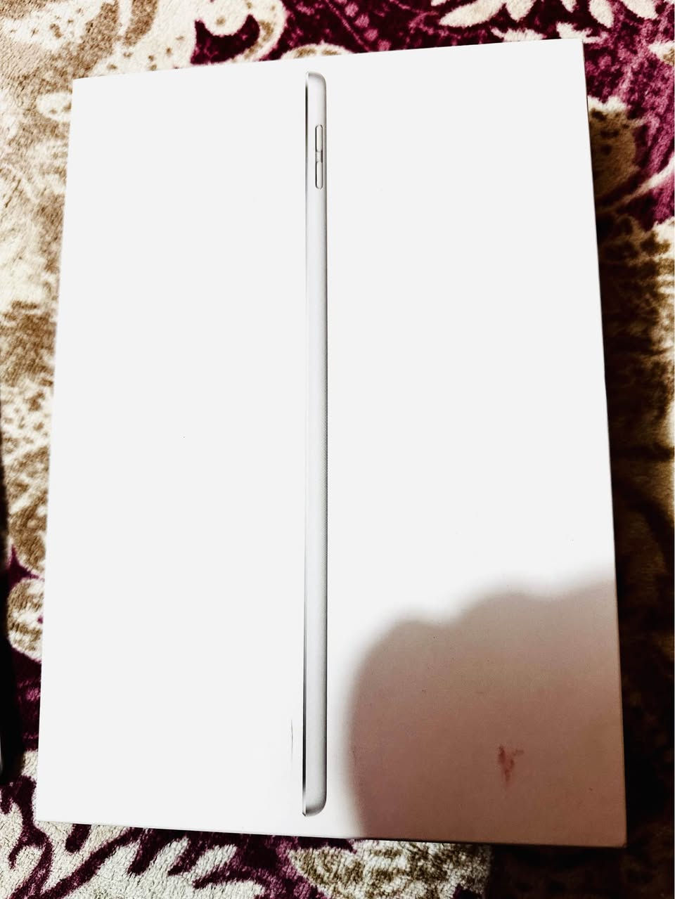 سلام عليكم ايباد 9 للبيع ذاكرة 64 نظافة 96% نضيف جداً مكفول من اي عطل واستخدام قليل ملحقاته كامله كارتون والشاحنة السعر 270 وبي مجال قليل للأستفسار اتصال *********** او مراسلة خاص عمارة, ميسان
