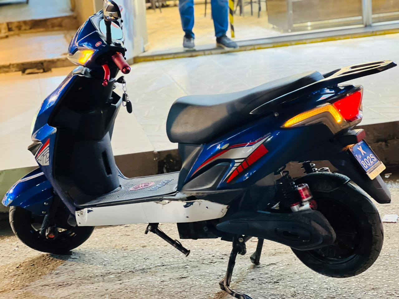 السلام عليكم ورحمة الله وبركاته دراجه سكنس
 للبيع السعر  (550 وبي مجال الطيبين) 6 بطاريات الدراجه كدام العين نضيف
*********** كورك
بي واتساب لتواصل......
