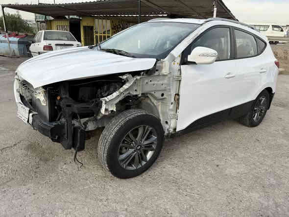 توسان خليجي موديل 15رقم واسط صار بيه حادث ابيعه على وضعه سيارة شغاله وتمشي مكانه سيارة بغداد *********** سعره 98 مجال قليل
