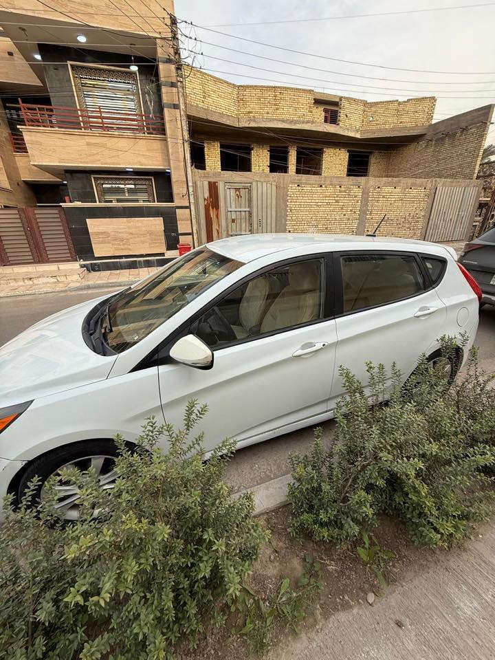 السلام عليكم 
اكسنت وارد أمريكي 2013 
حادث باب خلفي محرك 1600 
السيارة جدا نظيفة كير محرك 
السعر 90 ورقة
***********
