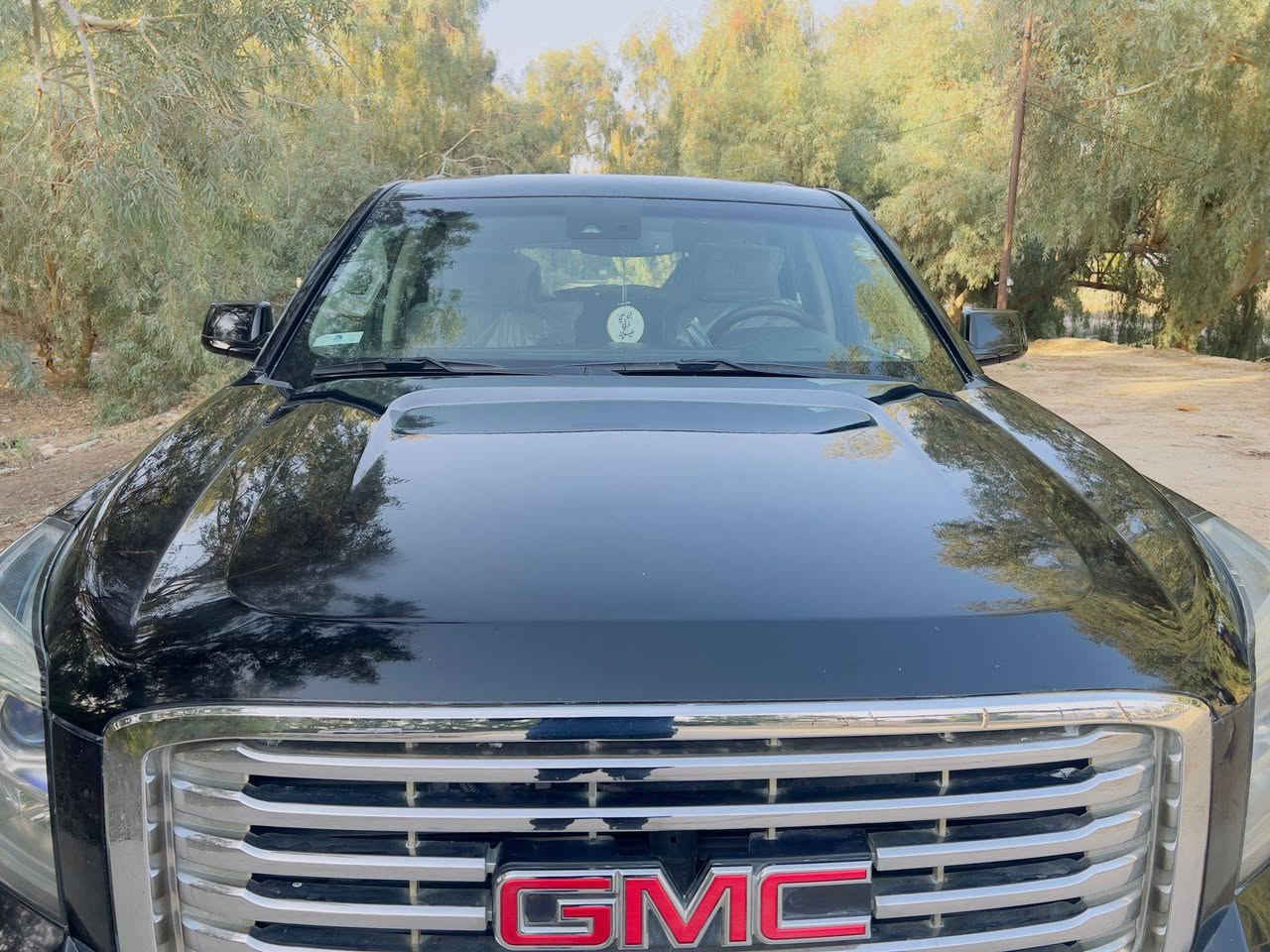 جمس يوكن 2017 فول مواصفات SLT
الموديل: 2017
خليج كفالة عامة 

الفئة: SLT فل كامل

المسافة المقطوعة :143000

الدفع: رباعي 4×4

المحرك: V8 سعة 5.3 لتر

القوة: 355 حصان تقريباً

القير: أوتوماتيك 6 سرعات

عدد السلندرات: 8

عدد المقاعد: 8 ركاب

رنكات سبائك قياس كبير

المواصفات الداخلية:

مقاعد جلد أصلية

تحكم كهربائي بالمقاعد

تدفئة وتبريد للمقاعد الأمامية

فتحة سقف

شاشة كبيرة مع نظام ملاحة

بلوتوث + USB

تشغيل بصمة بدون مفتاح

مثبت سرعة + تحكم بالدركسون

تبريد ممتاز جداً

مواصفات الأمان:

كامرة خلفية

حساسات أمامية وخلفية

نظام النقطة العمياء

تنبيه خروج عن المسار

ايربكات متعددة

نظام ABS + ثبات إلكتروني

سيارة قوية بالسحب، مريحة جداً بالسفر، مناسبة للعائلة والبر والاستخدام اليومي، استعمال نظيف وتشتري وتمشي إن شاء الله.

العنوان: بابل / كربلاء

السعر المطلوب 360$

رقم الهاتف: ***********
