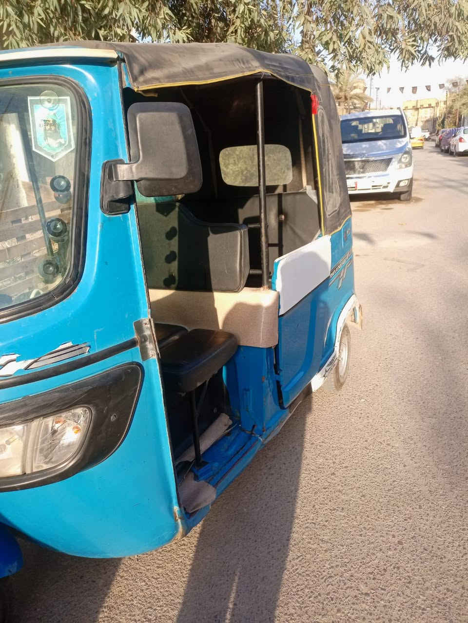 تكتك للبيع لون ازرق مداور ثاني يوم كشر شوف العين حلو مكينه مفتوحه شركة رقم نكليزي تكتك كبل لشارع مكان ناصرية ***********
