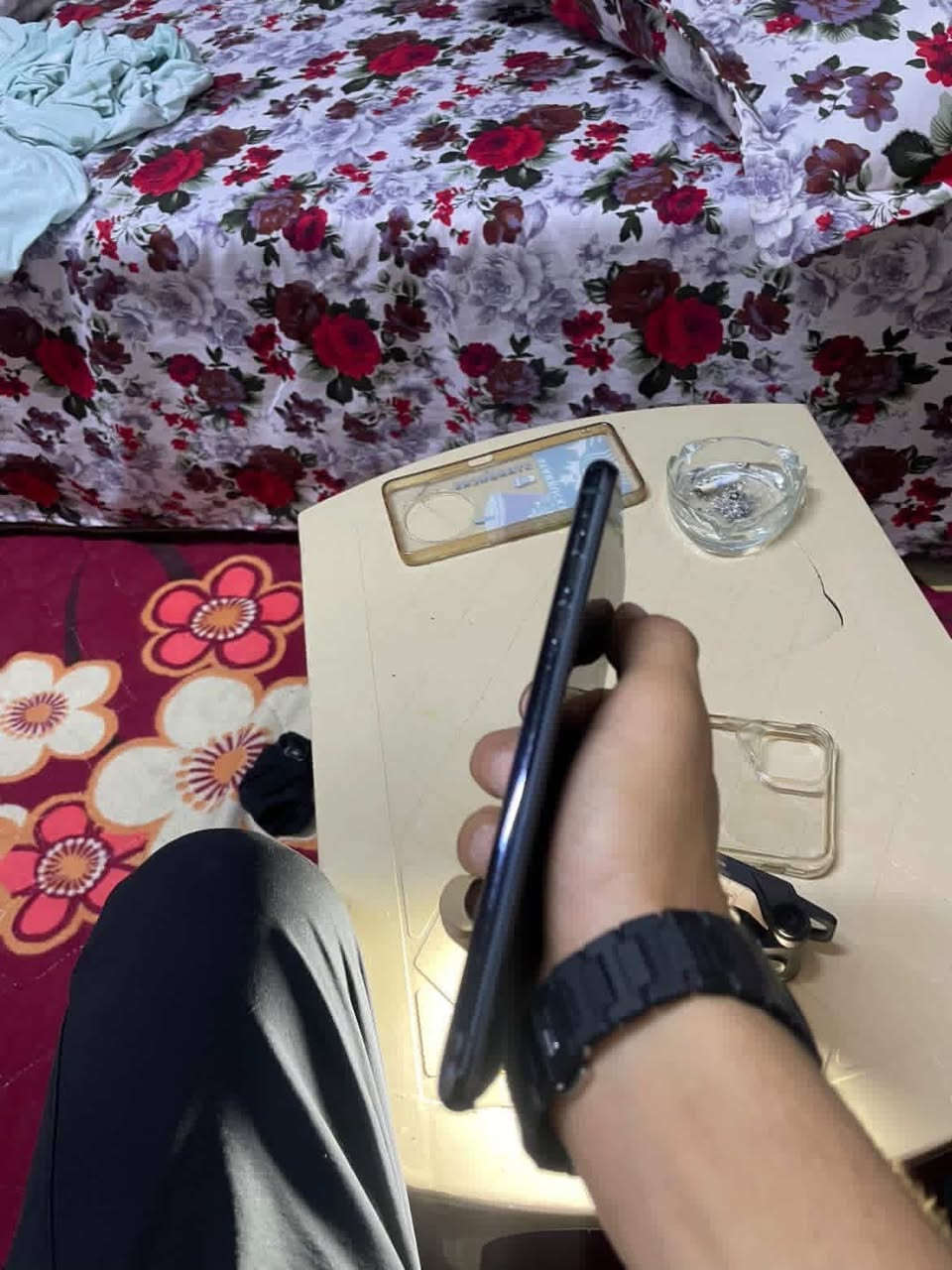 سلام عليكم
آيفون ١١ برو ماكس 
مبدل شاشه نوعيه ممتازه 
بطاريه ٨٩ 
ذاكره ٢٥٦ 
دبل سيم كارت 
كامرات دمعه 
السعر ٢٢٥ وبي مجال بسيط 
للاستفسار خاص أو ***********
