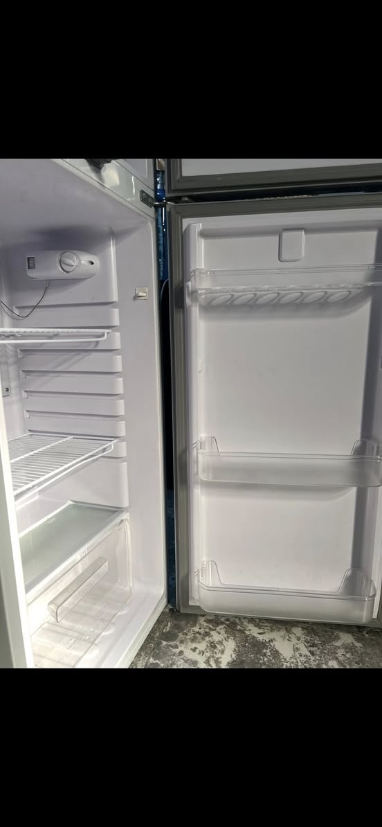 ثلاجة اخذتها بشهر ال12 بزواجي الله شاهد جديدة وتبريدهه يخبل بس اشتريت وحده اكبر متكفيني 
الي ياخذها يدعيلي لان جديده 
سعر 150 الف


**إذا كنت صاحب هذا الإعلان وتريد حذفه لأي سبب، رجاءا أرسل رسالة إلى الدعم الفني**