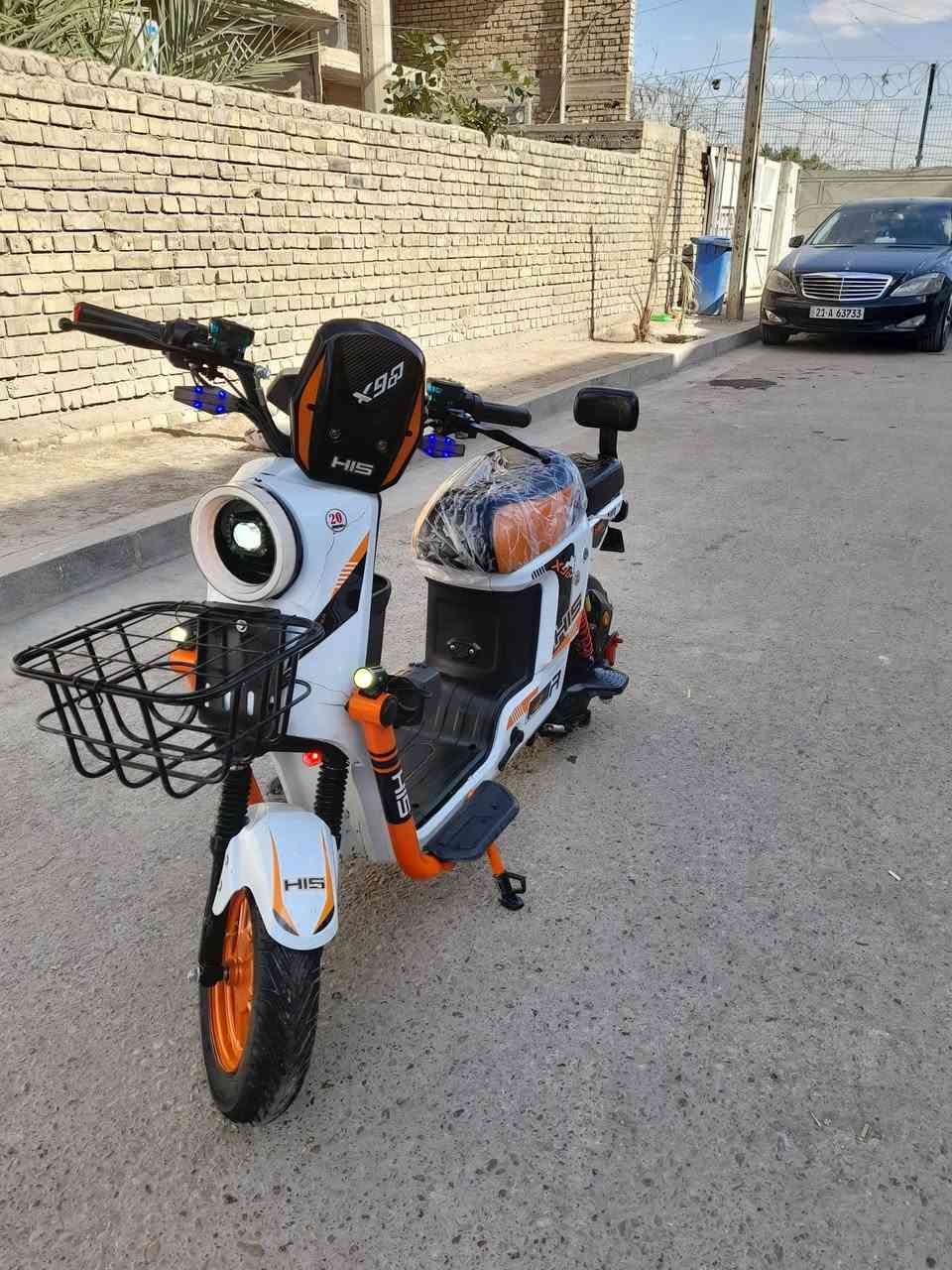 السلام عليكم للبيع دراجه اكس 900 خمس بطاريات سستم سماعات مثبت سرعه اربع نمر لايت زنون عالي ناصي هورن اشاير يمنه يسره ورباعي بصمه وسويج موديل 26 سعر 365 وبيها مجال مكاني بغداد البلديات ***********
