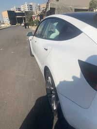تيسلا مودل 3 2022 تك ماطور  اون لاين  داخل ابيض  صبغ قطعتين  اون لاين ...
