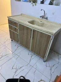 للبيع نظيفات سنك مرمر +المنيوم   جزامة خشب   ميز خشب + ٣ كراسي   جزامة...