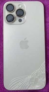 ايفون ١٦ برو ماكس • بطارية ١٠٠ • كسر بالظهر