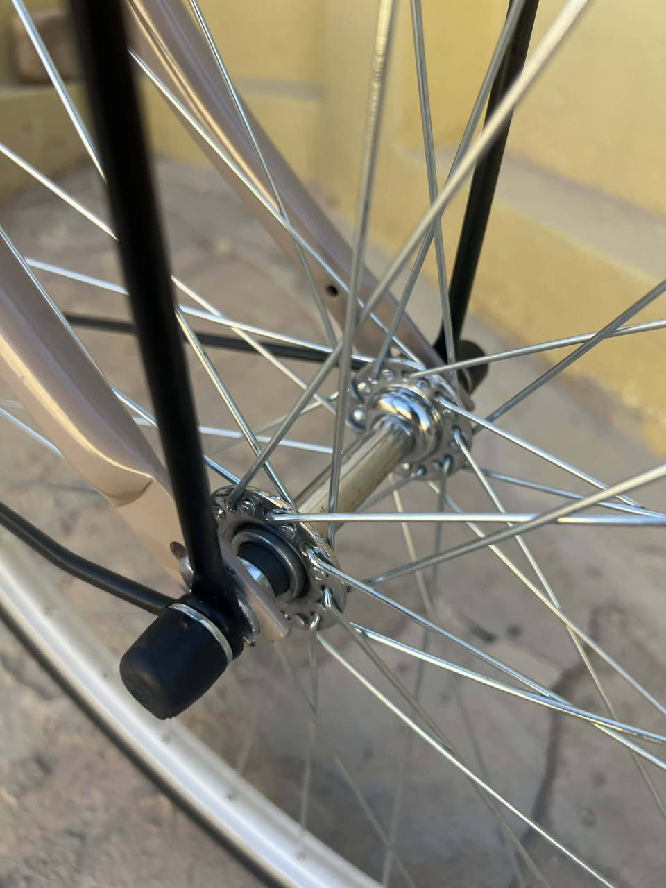 سلام عليكم بايسكل للبيع(  مديلBD -22 لون ككوي).26 (صاله سبوعين من طالع معرض)شكد ما اكلك نضيف قليلل
شخط مابي( ومتروك البايسكل بصطح ما محتازه ..) وكاله
السعر 135نص ربع ماينزل وهاذه رقمي(***********)
