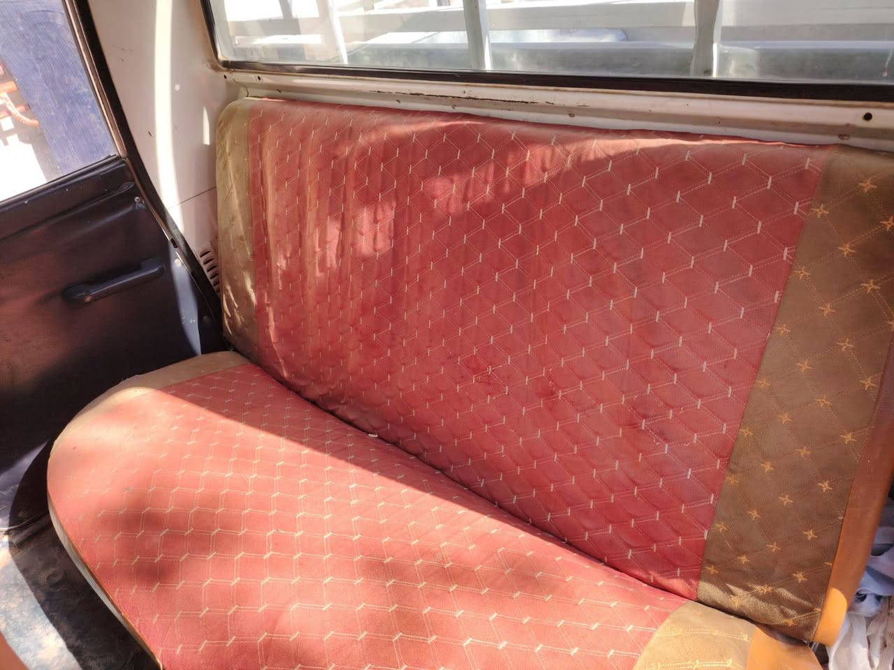 السلام عليكم عندي هاي السيارة بيها رقم مميز 
172المكان كركوك-داقوق السعر 70 ورقه و بيها مجال موديل 1987 
رقم الهاتف ***********-بي واتساب دكوك, كركوك
