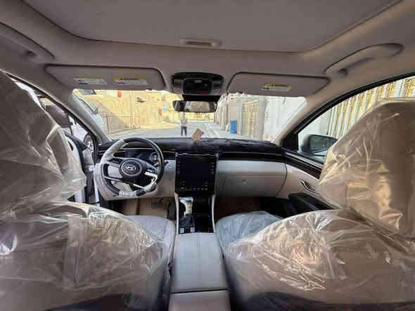 السلام عليكم... توسان وارد امريكي موديل 202‪3  للبيع مواصفات 👇👇👇
ماشية 57 كيلو متر 
ضرر موضح بالصور تعديل وصبغ بالباب الخلفي مسافة شبر 
كشنات كهربائي 
تحكم عن بعد + فتحة سقف بنوراما +لايت زنون 
رادار امامي وخلفي كاميرا امامي وخلفي 
محرك 250‪0  
جي تي ار... 
رقم بغداد بأسمي تحويل مباشر 
مواصفات عالية جدا 👌👌👌👌
بعدهة على دهن الشركة 
السعر230 

للتواصل ***********
