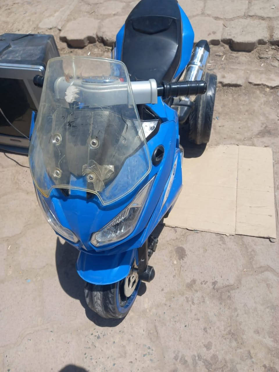 دراجه اطفال جديده شرط الشغل سعرها 60 
طباخ 4 عيون شغال سعره 50
ميز بلازمه ب25
الشراي يتصل بلرقم *********** 
عنوانهن الشطرة

