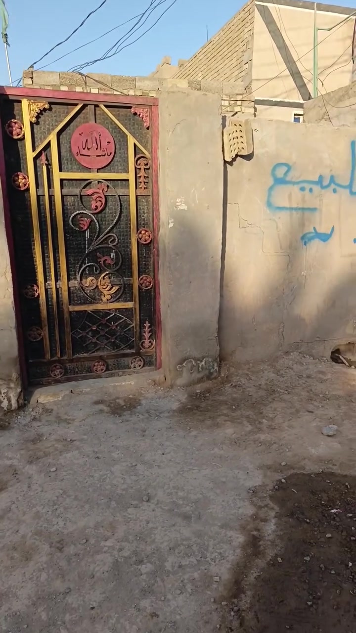 رقم. ***********  اقرب داله شارع الجملون جوه 
صاحب ادار ال سم ابو احمد ال مساحه 150ـ متر / ح
صحيات. حوش. استقبال صاله غرفه ومكان بيتونه ول سعر 15 مليون وبي مجال
