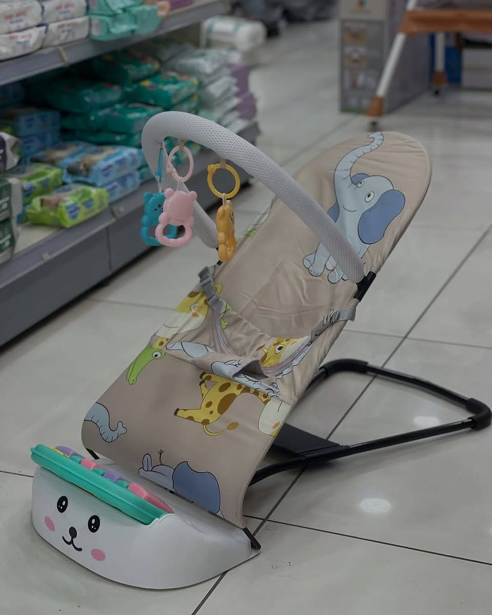 ✨🎀 هزازة أطفال مريحة ومرحة 🎀✨
دللي طفلك بأجمل لحظات الراحة واللعب 🤍
هزازة أطفال بتصميم لطيف برسومات حيوانات جذابة 🐘🦒
🔹 هز خفيف ومريح لتهدئة الطفل
🔹 ألعاب معلقة لتسلية وتنمية الحواس 🎀
🔹 قماش ناعم ومريح
🔹 تصميم آمن وثابت
🔹 خفيفة وسهلة الحمل
مناسبة من عمر حديثي الولادة 👶🏻
راحة لطفلك… وراحة إلكِ 💛
📩 للحجز والاستفسار راسلونا الآن
🚚 توصيل متوفر


**إذا كنت صاحب هذا الإعلان وتريد حذفه لأي سبب، رجاءا أرسل رسالة إلى الدعم الفني**