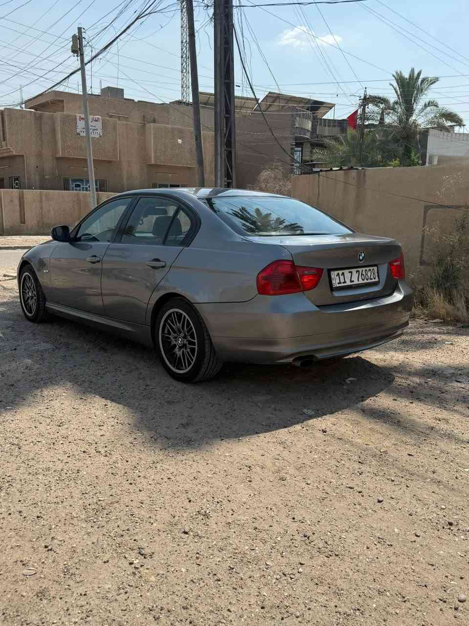 السلام عليكم ورحمة الله 
بيع او مرواًس حسب القناعه 
محرك ٤ سلندر ١٦٠٠ تسحك كلشي وطبرعضامً

سيارة نادرة وحلوة وقليلات مثلهه بالسوق 🤝 
BMW E90 موديل 2009 خليجي فول مواصفات
المسافة المقطوعة: 200,000 كم فقط

✅ المواصفات الخاصة:
بصمة تشغيل + 2 ريموت بلاديات 
كير عادي 7 نمر - متعة سواقة واقتصادية. مرغوب كلش 
محرك 4 سلندر تنفس طبيعي صرف بانزين ولا بالاحلام. تمشي حتى على المي 
لايتات زنون + بلوجكترات زنون 
تحكمات ستيرن جهتين 
تبريد قطعتين ثلج بشرط 
صالنصة صوت رياضي 

✅ حالة السيارة: جديده بمعنى الكلمة 
صدر امامي + خلفي جديد 
5 ويل كب رياضي جديد + 5 تاير جديد نقشة وحدة 
الداخل زيرو، المحرك وضع شركة، الصندوق جديد 
كهربائيات شركة مامدودة ايد بيها ابد 
كير ومحرك بشرط 
العوازل البلاستك مال الشواصي بعدها موجودة 

✅ الاوراق والتحويل: 
رقم بغداد انكليزي بأسمي | سنوية وهزة جدد | شرط تحويل فوري 

✅ الصبغ: 
4 قطع فقط اثر جادر جراد، سقل ورش كفالة، بدون ضربة وبدون تبديل. ترايك المانيا 

💰 السعر: اكتب تم اوًاتصال 
📍 المكان: المنصور او بغداد الجديدة 
📞 واتساب:***********
