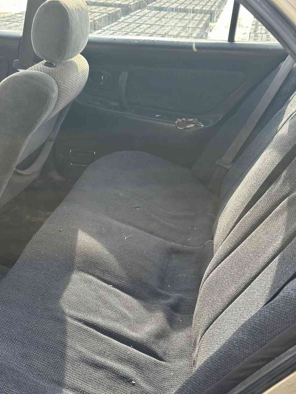 سلام عليكم ورحمه الله وبركاته
سيارة ماستبوشي كلن موديل 93
رقم ابيض الماني سنوي عضم 2029 يسقط 
 كير عادي كاربون بيها 
كهربائيات كلها شغال محرك وكير شرط 
سيارة مال جاني اي نقص مابيها 
صاحبها موجود او وكيل العام هم موجود
مكان سيارة سهل نينوى برطلة مجمع طيبة 
السعر 21 وبيها مجال رقم ***********
***********
