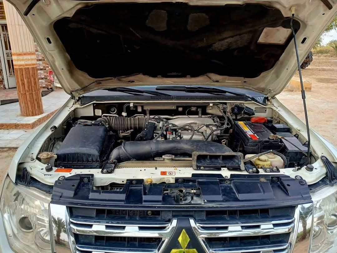 السلام عليكم 
باجيرو حبتور موديل 2014 رقم نجف بأسمي سنويه مجدده لل30 سياره جاهزه مكينه وكير حداديه تخم تاير باتري جديد مكينه 3500 كشنات كهرباء 7راكب دمام خلفي مكفوله من الضربه والتبديل بيه فقط صبغ جاملغ ونص بنيد والباقي كفاله عامه
السعر 160 وبيه مجال 
***********
