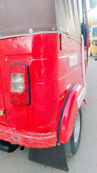 تكتك موديل 18 شهر 11 رقم سنويه نكليزي فقط استلام من المرور تحويل ثاني يوم كشر مصبوغ عام للجماليه ولمعجون فقط دوس معمره مكينه كير كلج اكسل مكفول مكينه مال 20 بيها تخم تاير ابو لحيه بيها كهرباء كامله اي نقص مابيها كبل لشارع ربع مذب عليها تحويل كبل عقد مروري مكاني بغداد الشعلة (*********** واتساب) (السعر 4800 وبيها مجال ) وخاتم الطيبين
