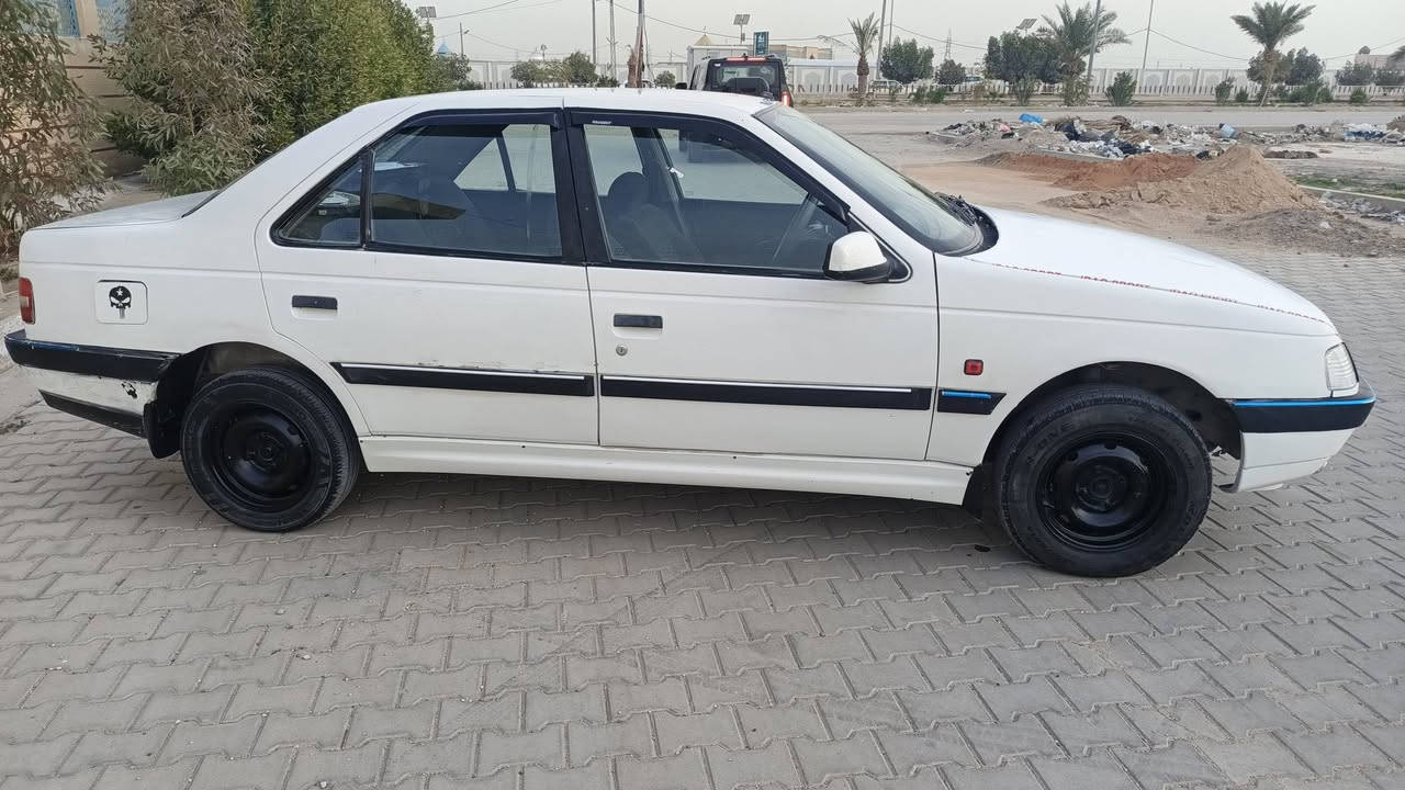 السلام عليكم بيجو 405 رقم بابل موديل 9 السعر 30  سنويه صاقطه  كير محرك جدد تبريد شغال حداديه نضيفه كهربائيات كلهه شغاله مكفوله من الضربه السعر 30 اتصال *********** أو *********** مكان السياره نجف
