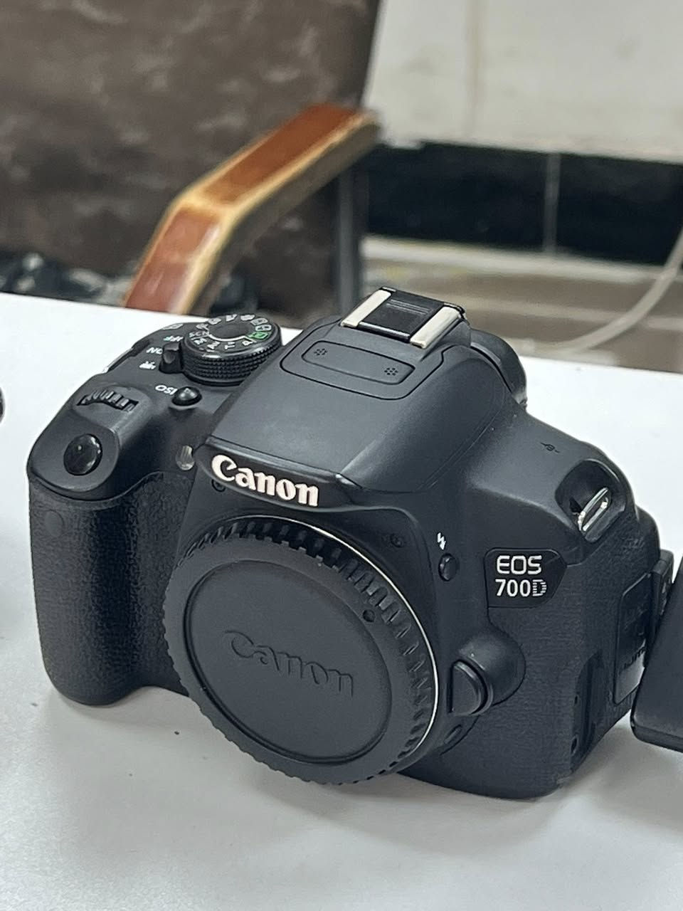كامرات كانون 700D شغالات 100-100 نضافه 90-100 بيهن مشكله بل فلاش فقط او يصوّرن طبيعي للبيع *********** كاملات ملحقات من كلشي
