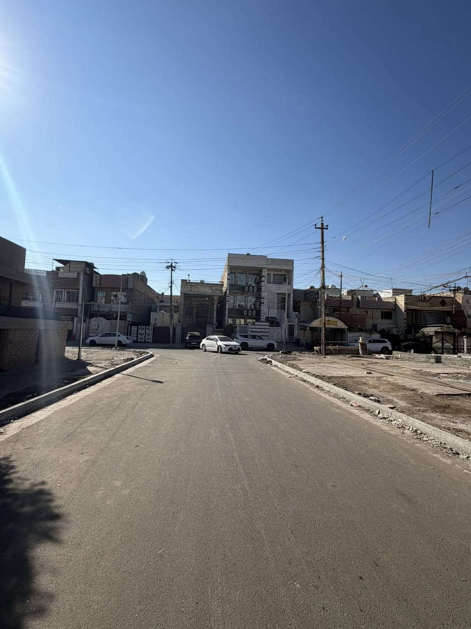 ✨ قطعة أرض مميّزة للبيع ✨
فرصة نادرة لامتلاك قطعة أرض بموقع استثنائي
📐 المساحة: 50 متر مربع
📏 الواجهة: 5 م × النزال: 10 م
🛣 شارع عريض: 20 متر
🚶‍♂️ رصيف نظامي: 5 أمتار

📍 الموقع: الطالبيّة – قرب بلدية الشعب
✔️ موقع راقٍ وهادئ
✔️ مثالي للسكن وبناء دار عصري

📞 للاستفسار والحجز:
الاتصال على ***********
أو مراجعة مكتب أبو كنار للعقار
