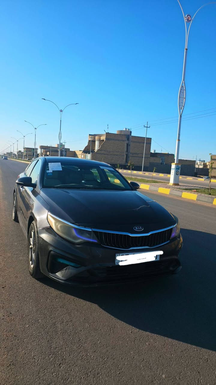 السلام عليكم
اوبتيما امريكي ١٩ 
رقم ذي قار 
بأسمي 
ماشيه ١٠٧ الف ميل 
مبدل بنيد فقط 
السياره عليها ادامه كامله 
السعر ١٤٥ وبيها مجال بسيط 
***********
مكان السياره الناصريه
