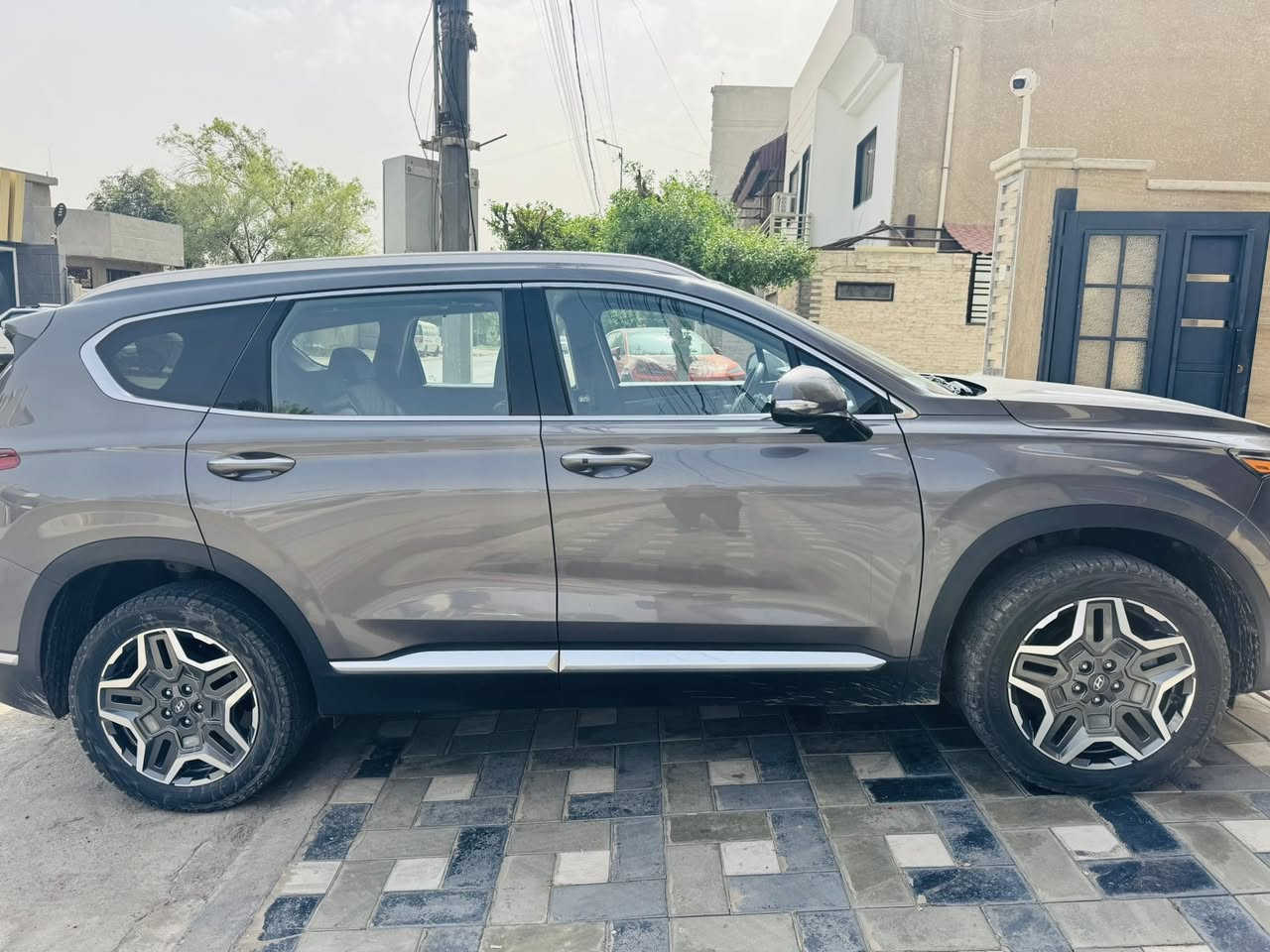 السلام عليكم
هيونداي سنتافي 2023 هايبرد للبيع 

Hyundai Santafe 2023

رقم بغداد الجديد

مواصفاتها⬇️

بصمة _ابواب بصمة

شاشة كبيرة _كاميرا خلفية 

تحديد المسار _ مثبت سرعة 

قطعتين تبريد _3 انظمة قيادة

Auto Hold

وبيها هواي مواصفات بعد....

للاستفسار اكثر الاتصال  📞.                               ***********
