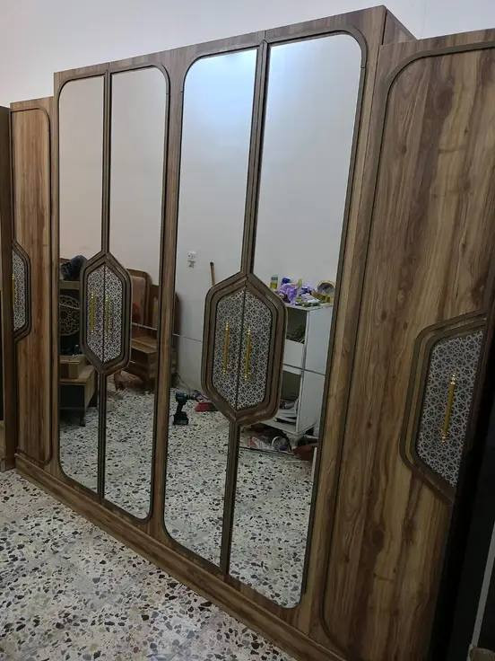 للبيع غرفة نوم تركية "نظافة وكالة"، تصميم راقي وشغل مرتب، الغرفة مو بس شكل، إنارة ونظام وأناقة:
عدد القطع: 8 قطع كاملة مكملة ✨.
​النظافة: 90% يعني الغرفة أخت الجديدة وما بيها أي نقص 💯.
​الإضاءة: الإنارة مالتها كلها شـغالة وتضيف لمسة خيالية للغرفة ✨.
​نظام الأبواب: تصميم حديث وعملي جداً 💖.
​💰 السعر وتفاصيل التوصيل:
​السعر: 750 ألف دينار قفل 🔐💸.
​الخدمات: الشد 🪛 والنقل 🚚 مجاني داخل مناطق بغداد.
​المحافظات: يتوفر نقل لكافة المحافظات


**إذا كنت صاحب هذا الإعلان وتريد حذفه لأي سبب، رجاءا أرسل رسالة إلى الدعم الفني**