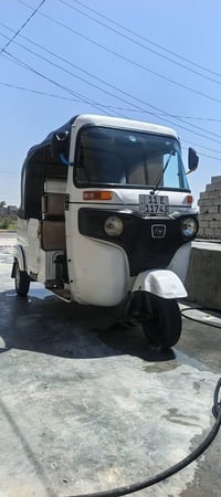 تكتك لبيع موديل 22 رقم بعداد نكليزي تكتك جديده زيرو ستفسار 07755436722