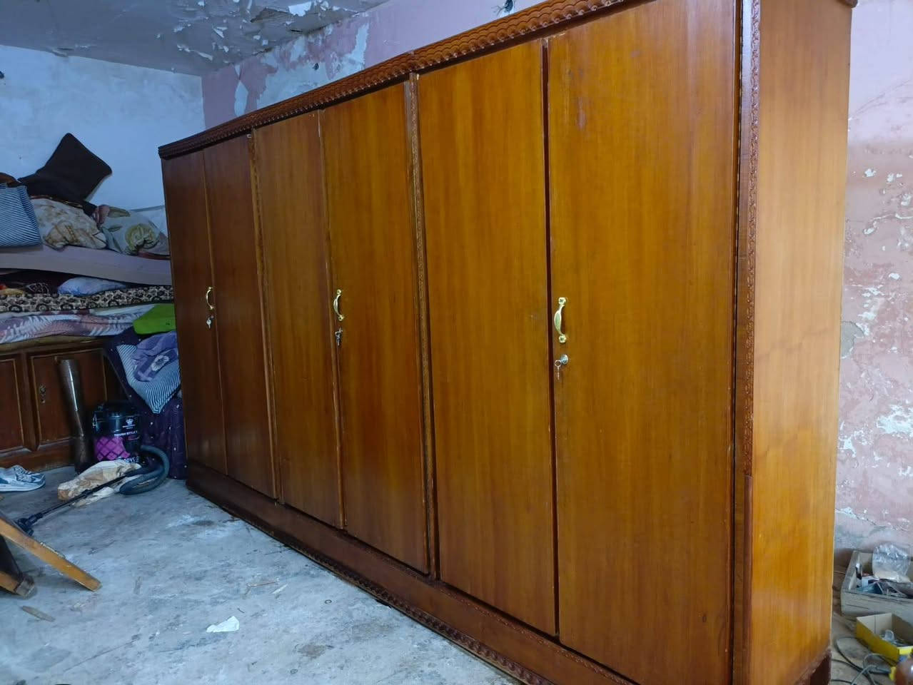 السلام عليكم..كنتور 6 ابواب  السعر. 265
كنتور 4 ابواب السعر  225..
سرير نفر جديد  عدد 2 سعر الواحد 150.
سرير نفرين زان السعر 150.
للاستفسار خاص او التواصل عالرقم ***********. حي للمعلمين..................
