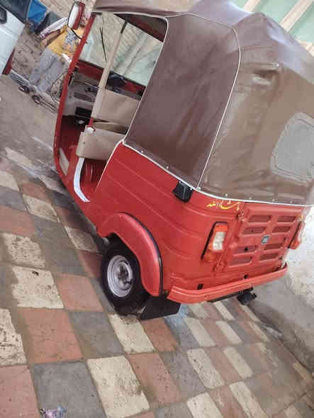 سلام عليكم. تكتك رقم وسنويه موديل 19 تكتك جاهزه مانقصه برغي سعره 4750 وبيه مجال حك الجيه عنوان كوت ***********
