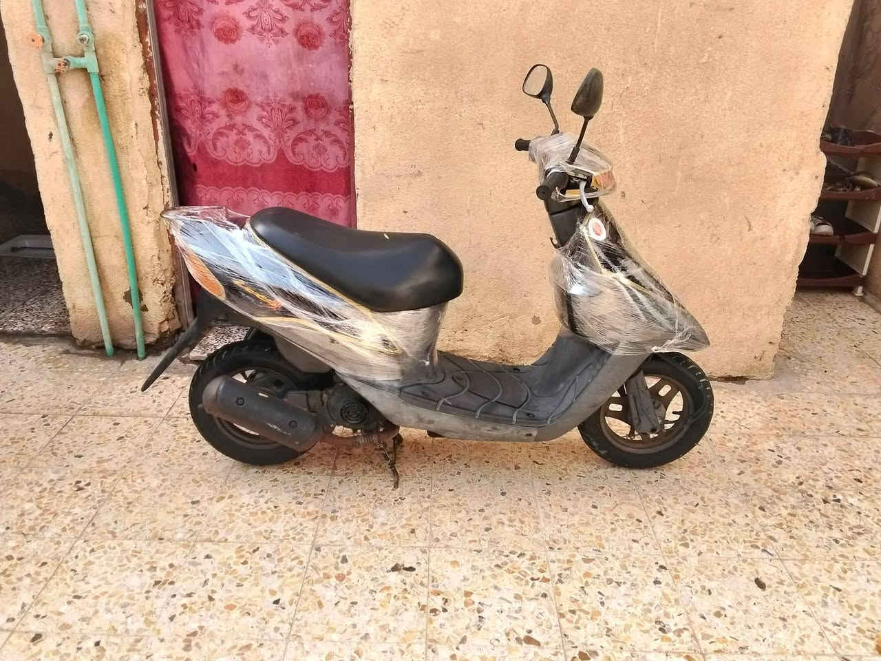 السلام عليكم دراجه سازوكي مسطره للبيع شغاله كله مكفوله كفاله عامه نضافه 100 ب 100 واحد ع واحد صاله 8آيام طالعه من الوكيل سعر 450 بيها مجال مكاني العماره حي نهاوند  رقم ***********
