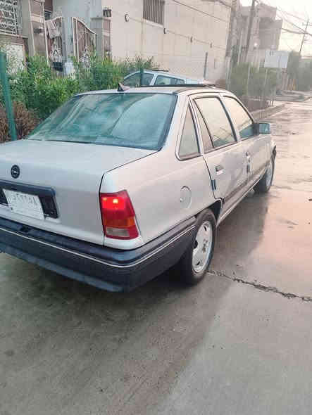 كديت صندوك موديل (1991) حجم (16) وايرمنية شغالة طخم امامي وخلفي جديد ويل كب شركة  صبغ بخ جمالية داخلها جديد سيار مال جناي ومال بيت سقف سلايت ستيرن بور قفل مركزي كيجات كلها شغاله ( كابون بانزين ) رقم نينوى الماني سنوية عظم ٢٠٢٩ شرط الوكالة وتحويل مكاني الأيسر السعر 30
 
 ‏‪0750 279 2404‬‏ اسيا ‏‪0777 468 6639‬‏
