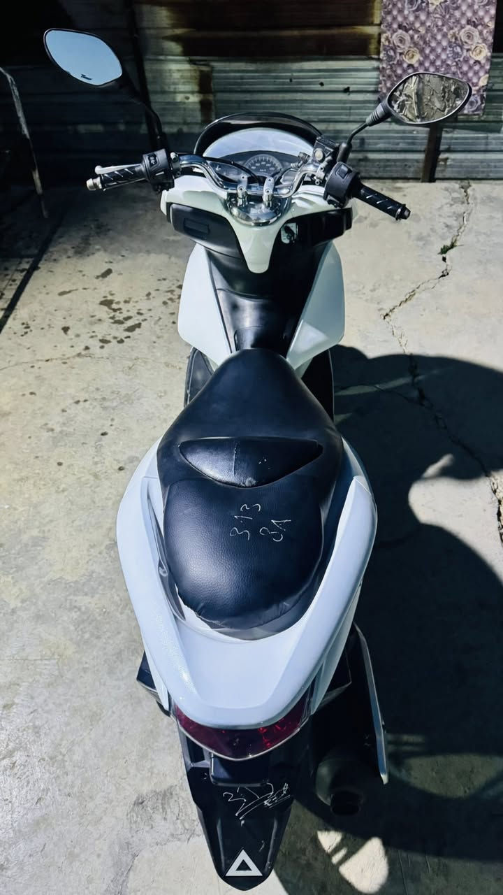 السلام عليكم للبيع دراجه pcxجيل الاول دراجة مال رمبه مديل16 ماخذها رمبه الدراجه على  ايدي حجم مكينه 150ياباني الاصلي دراجه جديده مال جناي 
ياباني الاصلي دراجه كامله أستان كهربائي حساس ازدحام ٢حرف Aدراجه جديده الدراجه مكينه لوك شلعه معدل خير من اللّٰه دراجه تكول جديده بمعنئ الكلمه واحلا من الصور  دراجة مكينه مكفوله اي نقص مابيه
السعر مليون  و 450 وبين مجال ***********===مكاني بغداد تاجي
