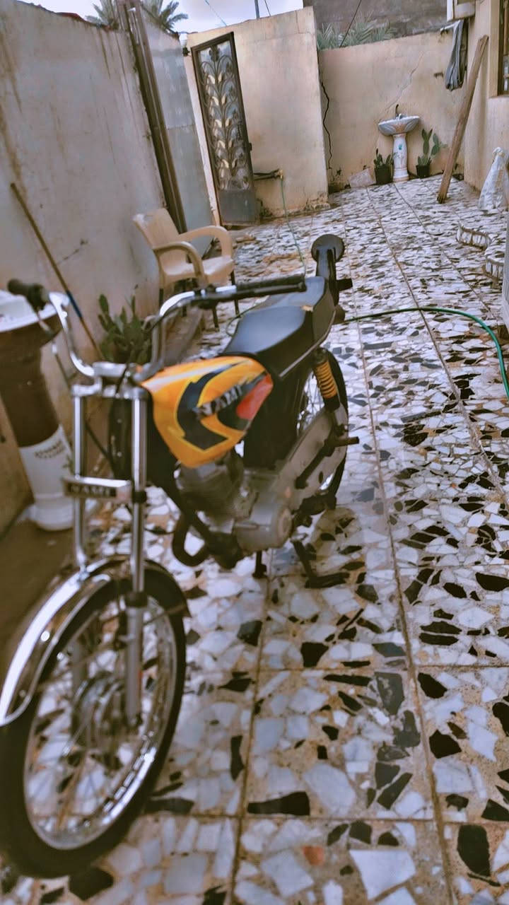 سلام عليكم 
دراجه كلك محرك ارشه شرط شلعه ومعدل صاروخ الدراجه تعمير كله جديد ب 425وبيه مجال والشراي يدلل مكاني طويريج وهاذه رقمي ***********
