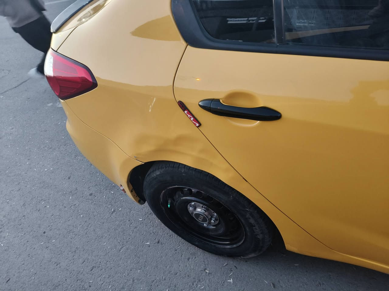 فورتي  موديل 15  بااسمي هزه جديده تحويل ثاني يوم تبريد خير من الله1800 دوش السياره اليوم طالعه من تجفيت بعده بلسحك تجفيت درجه اولى ضمان التجفيت 3 شهر سونار داخل المنشور السعر 90 بيه مجال قليل غير متواجد بلفيس   الاتصال ***********
