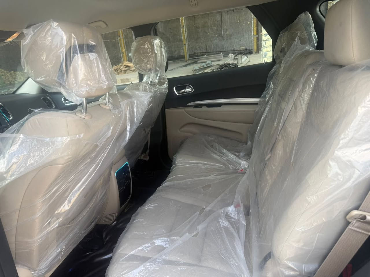 السلام عليكم 
دوج دورنكوا
٢٠١٤ 
بيها حجز تسجيل بصره 
خليجيه 
ماشيه ٦٤ 
٦ سلندر 
٧ راكب
٣ قطع تبريد
شاشه كبيره 
كاميرا
حساسات
كراسي حضن
كفاله ضربه وكص وفتح 
وفحصها وياها 

كفاله عامه 
ماعدا قطعه وحده صبغ تجميل بدون ضربه 
مكاني بصره 
للاتصال 
‭0770 744 4661‬
