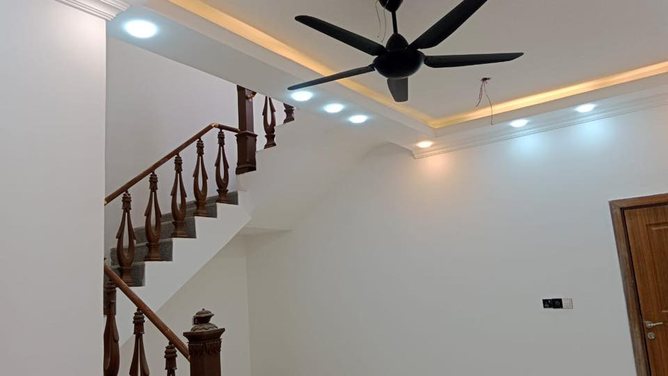 🔴
للبيع 
بيت بمجمع السلام (العدول) بالموحيه 41
كامل جاهز للسكن 
مساحه 200م
غرفتين وصاله واستقبال وصحيات داخليه وخارجيه +حديقه وكراج 
صاحب البيت هو مكمله وعلى تنفيذ الشركه 
البيت مطلوب 46 مليون مبادره المصرف العقاري تسديها الشهر 241 الف فقط 

السعر الكلي 215 وبي مجال 

***********
