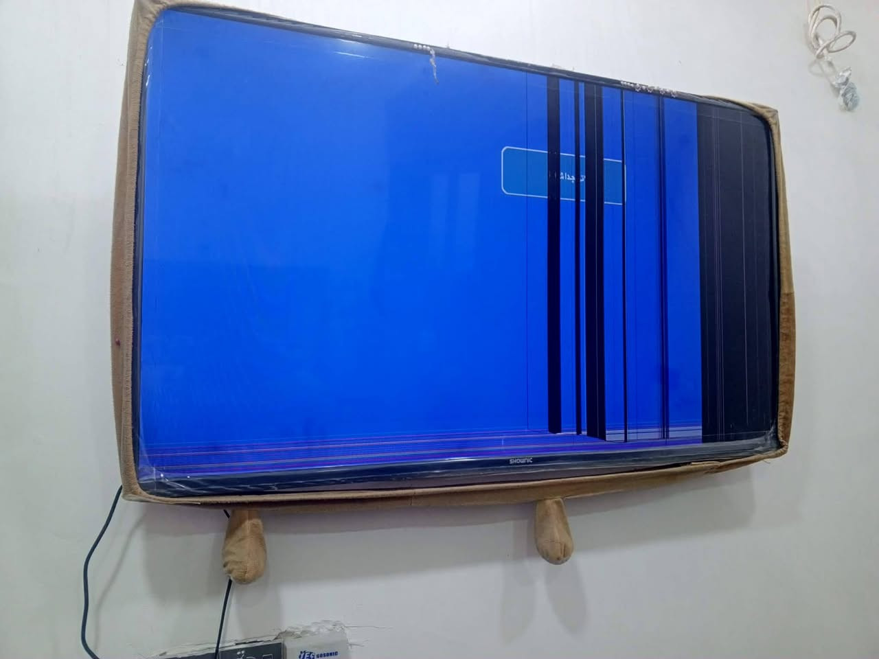 السلام عليكم ورحمه الله.  شاشه قياس.  55 مضروبه بركن ابيع هل موجود سعرها 75   راسني خاص او اتصل على الرقم ***********
