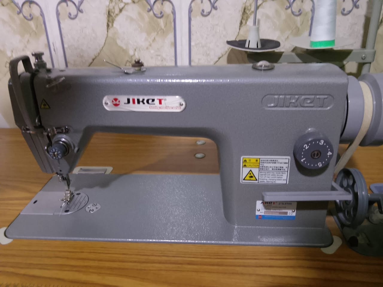 مكينه خياطه للبيع السعر 350 وبيهه مجال مستعجللل رقم لهاتف ***********
