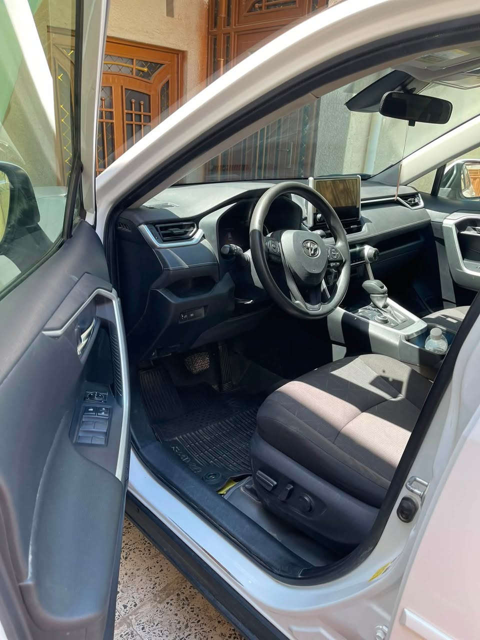 للبيع | Toyota RAV4 Hybrid XLE 2023 🇺🇸
✨ المواصفات:
✅ موديل 2023
✅ فئة XLE Hybrid
✅ وارد أمريكي
✅ محرك 2.5 لتر هايبرد (اقتصادية جداً بالوقود)
✅ جير أوتوماتيك
✅ ماشية 49 ألف ميل
✅ تشغيل بصمة (Smart Key)
✅ تشغيل زر (Push Start)
✅ شاشة لمس تدعم Apple CarPlay و Android Auto
✅ كاميرا خلفية
✅ مثبت سرعة ذكي (Radar Cruise Control)
✅ نظام الحفاظ على المسار (Lane Assist)
✅ نظام التحذير من الاصطدام مع فرملة تلقائية
✅ كشافات ضباب
✅ جنوط ألمنيوم أصلية
✅ سلة سقف
✅ تكييف ممتاز

🔧 ملاحظة: ضرر قطعة واحدة فقط (جاملغ جهة السايق).

💰 السعر: 24,000 دولار (قابل للتفاوض بالمعقول)

📞 للتواصل:***********
