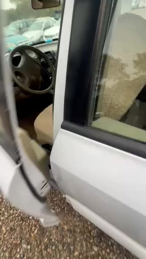 السلام عليكم اخوان توسان موديل 2010 خليجي مكفولة كفالة عامة كير محرك تبريد تدفئة حدادية فول رقم سليمانية السونار مرفق بالمنشور رقم الهاتف *********** سعرها 135 وبيها مجال العنوان بعقوبة او الخالص
