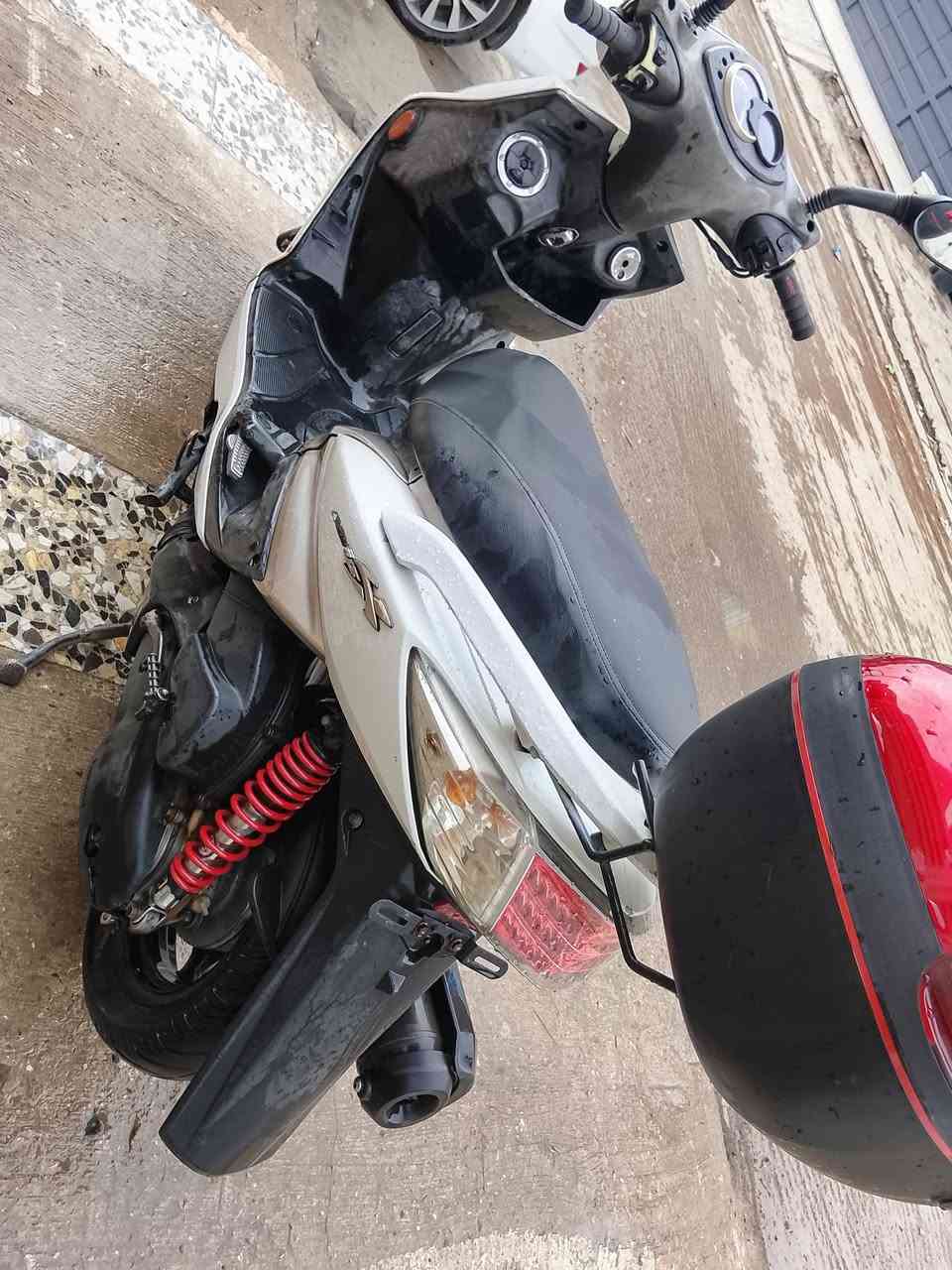 سكنس فحل نوزل  سكليتر خطين ام الطلعات حديث كله مختمه ختم واحد مكفوله اي نقص مابيه نضافه فول دراجه جديدة لوك السعر ٧٧٥ بغداد المشتل ***********
