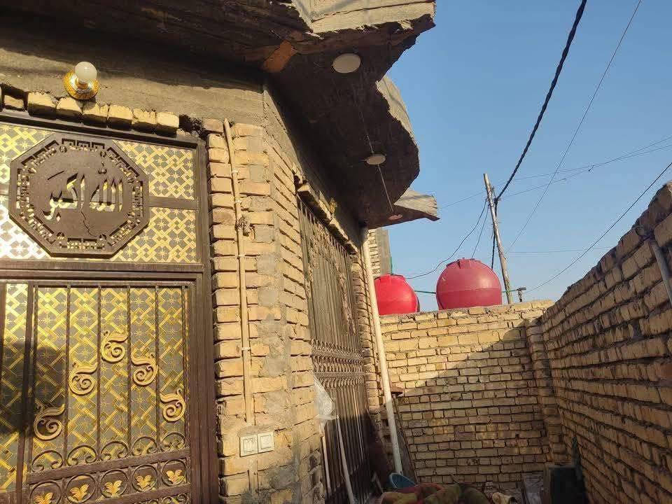 🏠✨ دار للبيع – طابو صرف الحي العسكري بناء حديث
━━━━━━━━━━━━━━━━━━
📐 المساحة: 200 متر
📍 الموقع:
🌸 حي الزهراء
🏫 خلف مدرسة قاسم العطاء الأهلية
━━━━━━━━━━━━━━━━━━
📄 معلومات الطابو:
🪪 البيت باسمي
⚡ تحويل حر ثاني يوم
❌ ما مطلوب
🏦 إمكانية سحب إسكان عند بناء طابق ثاني
━━━━━━━━━━━━━━━━━━
🛋️ تفاصيل الدار:
🟢 استقبال 12 متر 💯
🟢 صالة 7 متر 💯
🟢 غرفتي نوم
  🛏️ غرفة 5 متر
  🛏️ غرفة 4.5 متر 💯
🌀 درج دوّار أنيق
🍳 مطبخ حار وبارد 6 متر
🚿 صحيات داخلية (غربي)
🚽 صحيات خارجية
🚗 كراج سيارة
━━━━━━━━━━━━━━━━━━
📲 للاستفسار:
🔒 مراسلة خاص
📞 أو اتصال مباشر
***********
📱 واتساب أو ماسنجر فقط
