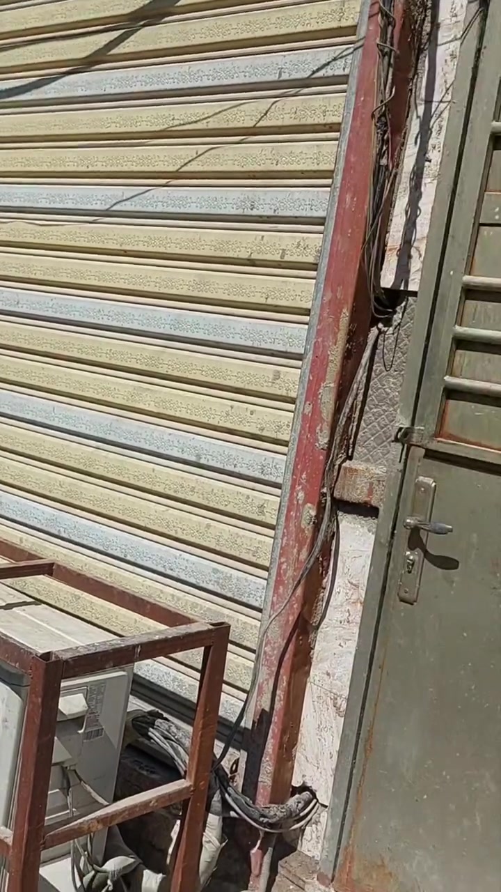 شقة الايجار ركن على شارعين في منطقة ركيا وسكينة في الامين الثانية الموقع قريب من شارع المكاتب في شارع الروضة تتكون الشقة من غرفتين ومساحة وخدمات وبلكونات عدد ثنين وسطحين فيها خدمات ماء وكهرباء وسحب مولد الاستفسار والاتصال
على الرقم ***********
او وتس اب
