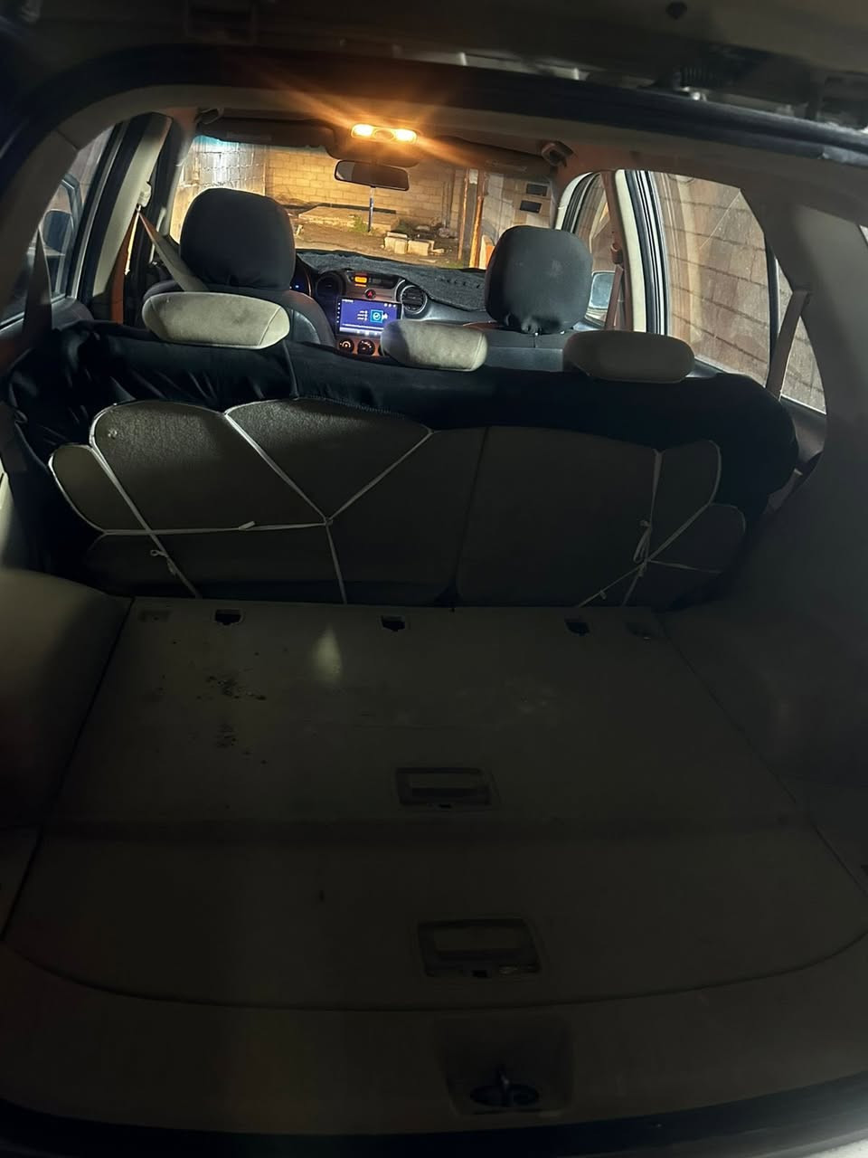 كيا رندو
محرك 6 جديد
كير جديد 
بيها صفحه رش اثر شخوط 
مكفوله من ضربه 
موديل 2008
السعر دفتر وبيها مجال 
الرقم ***********
