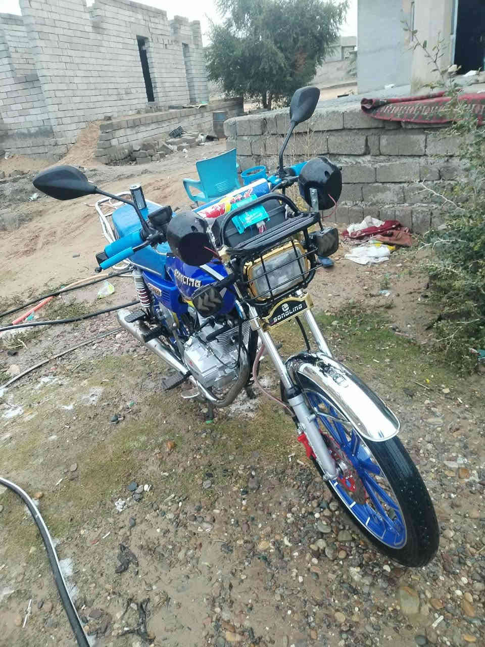 السلام عليكم. 
سيفان للبيع موديل 24نضافه فول.
محرك مفتوح بس شرط نعومه وعزم فولل. كهربائيات كلها شغاله. محرك وياله شاصي مكفول منل ويل للويل موطور مال جناي مامتعوب. السعر خاص او هـ. ***********.مكان بيجي
