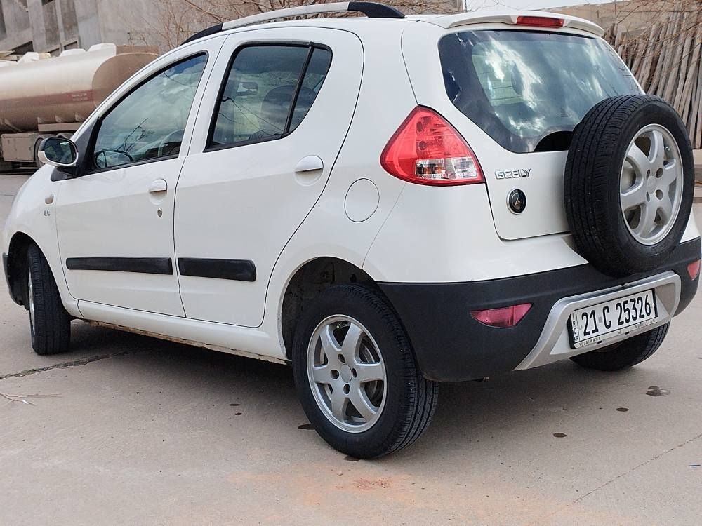 بسم اللە الرحمن الرحیم
جیلی پاندا 2014 ڕەنگی سپی بەفری سپێر لەکۆڵ بێ بۆیاغ بێ سارد گێڕ ئۆتۆماتیک شاشە ئایپاد ABS ESP USB توڵی سەقف و بلاجکتۆر گێڕو مەکینەی بەشەرت نەکراوەتەوە سەنەوی تا2030 تازەیە چواتایەی نوێی لەژێردایە سەیارەکە بێ نوقسانیە و بەڕاستی ماڵی دۆستە نرخی کۆتایی بێ معامەلە ٥۷ گەڵایە تەحویلو وەکالەو غەرامە بەشەرت بۆ زانیاری زیاتر *********** السليمانية, العراق
